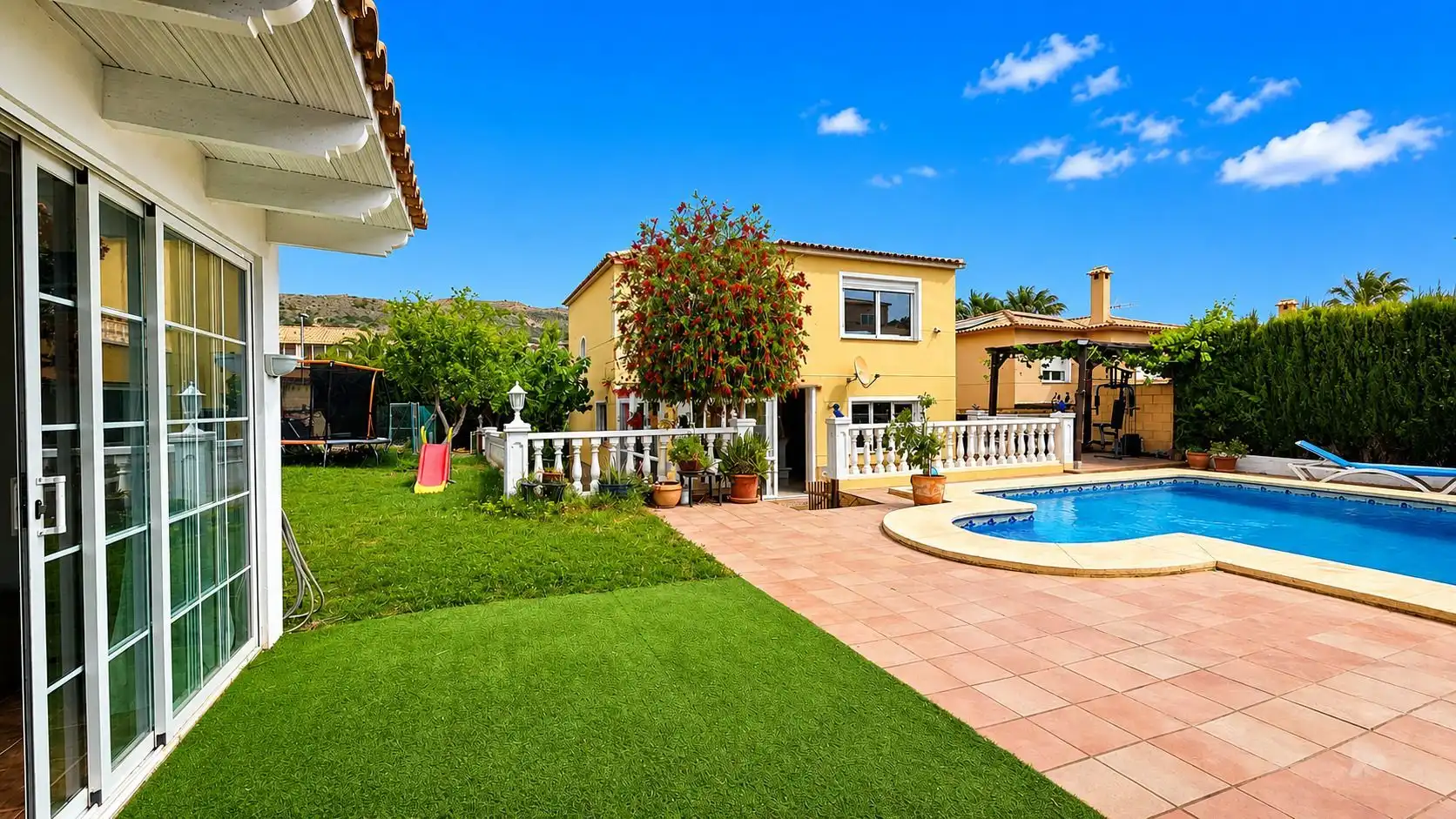 Vista exterior de Casa o chalet en venta en La Nucia con Aire acondicionado, Jardín privado y Terraza