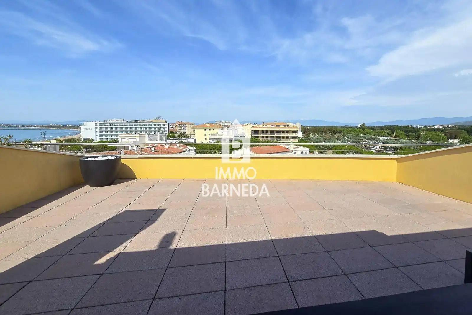 Exterior view of Flat for sale in Roses  with Air Conditioner, Heating and Terrace