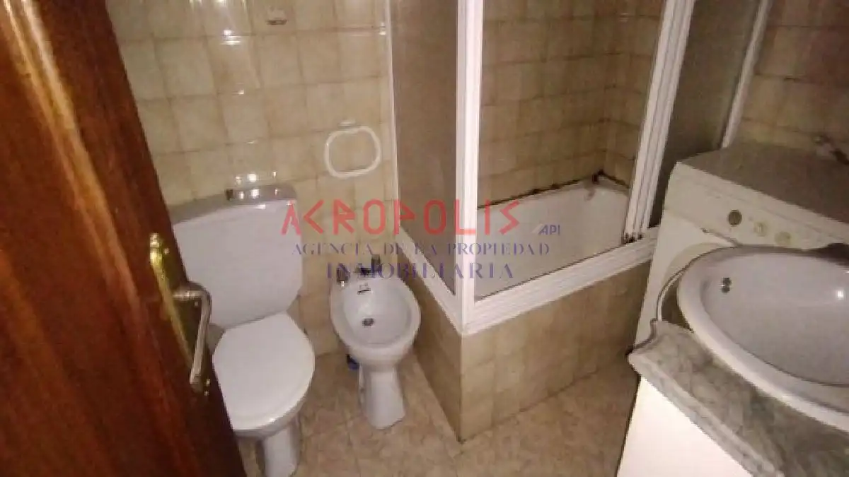 Bathroom of Flat for sale in Carrizo, León