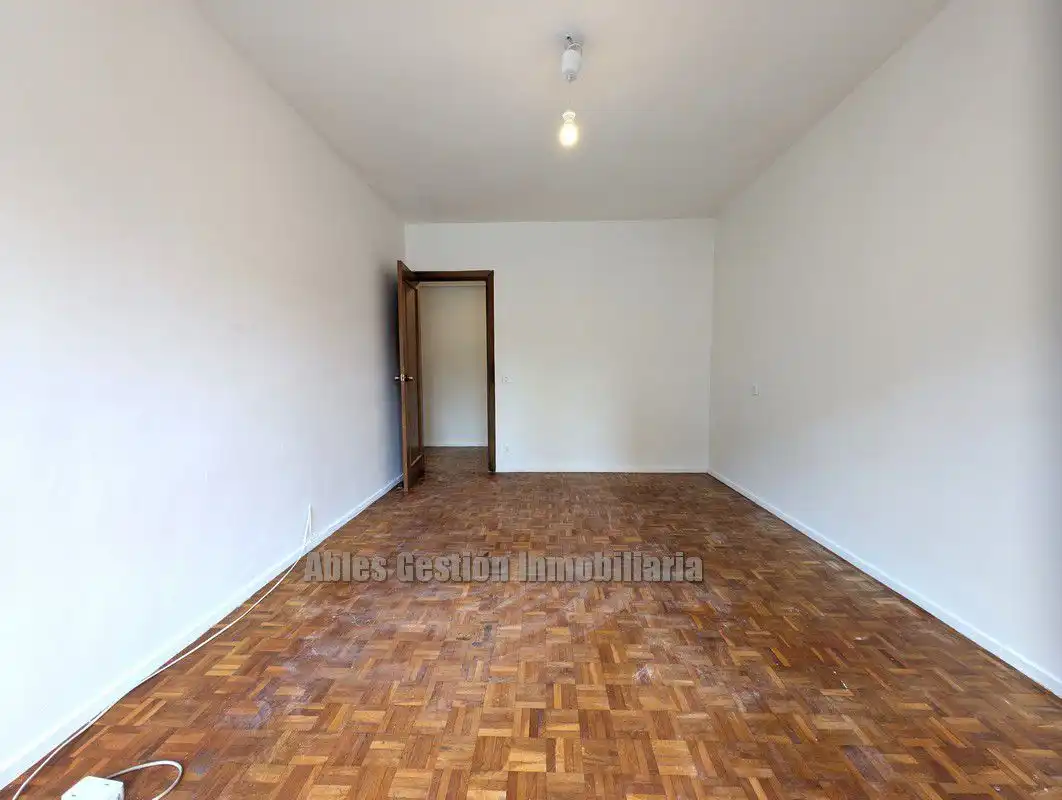 Habitación de Piso en venta en Oviedo  con Calefacción, Parquet y Terraza