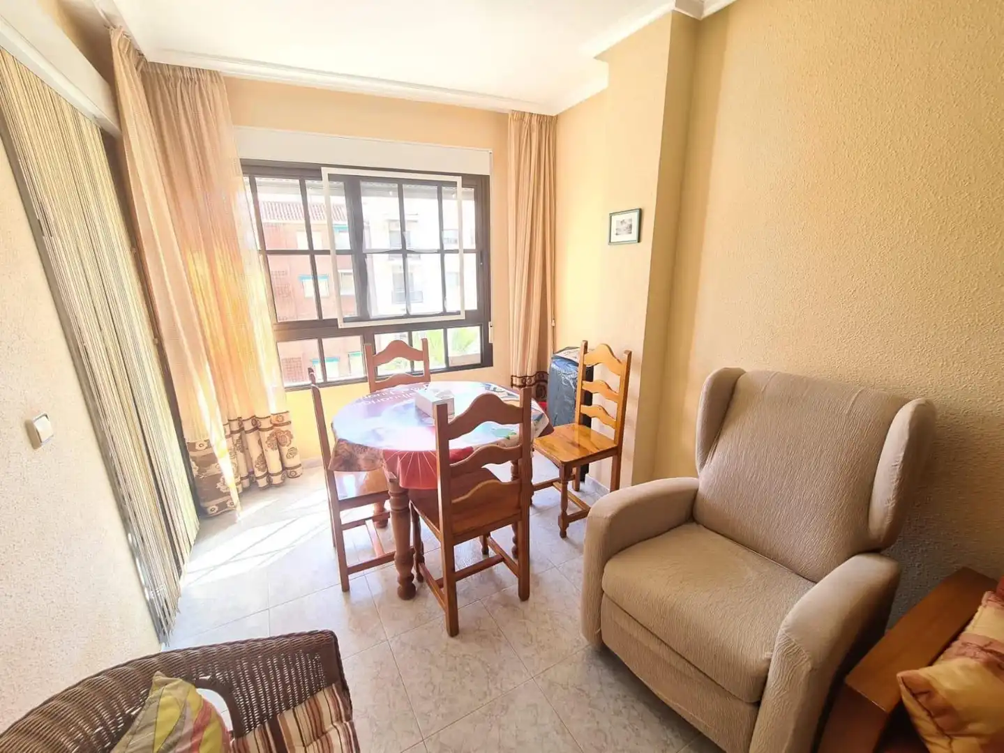 Sala de estar de Piso en venta en Guardamar del Segura con Aire acondicionado, Terraza y Piscina comunitaria