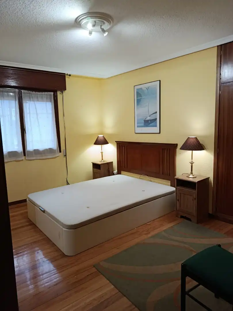 Habitación de Apartamento en venta en Santander con Calefacción, Trastero y Amueblado