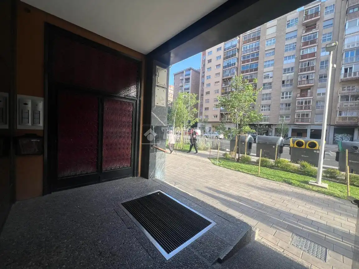 Vista exterior de Pis en venda en Zaragoza amb Calefacció