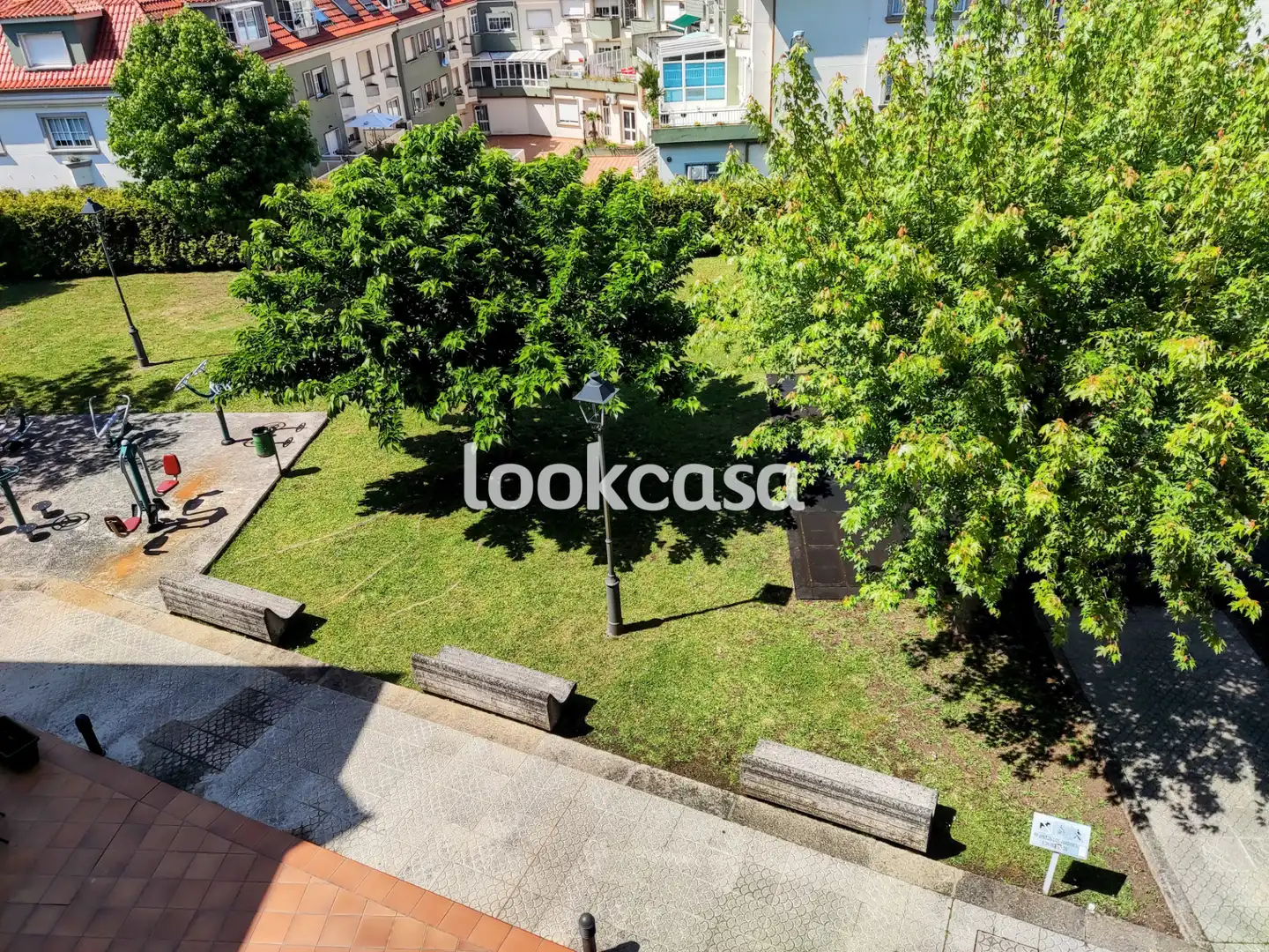 Vista exterior de Pis en venda en Sanxenxo amb Calefacció, Jardí privat i Parquet