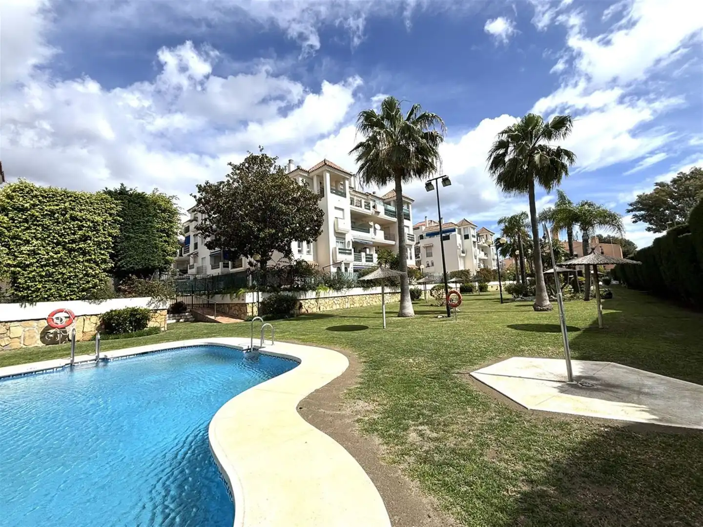 Vista exterior de Apartament en venda en Marbella amb Aire condicionat i Terrassa