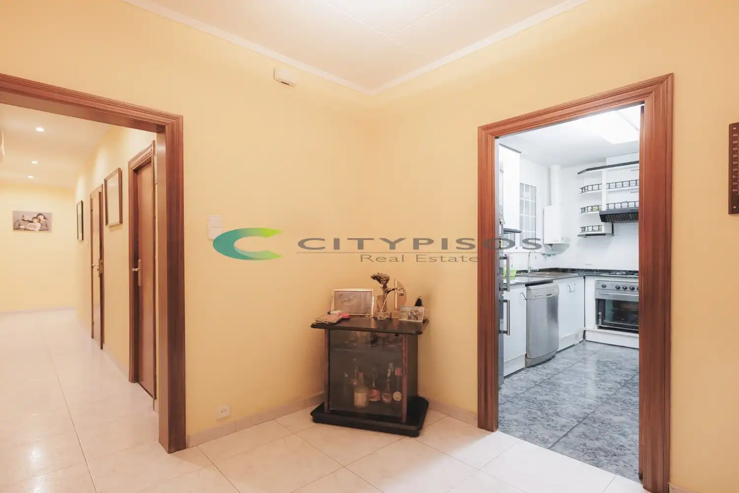 Vista exterior de Piso en venta en Barcelona con Aire acondicionado, Horno y Alarma