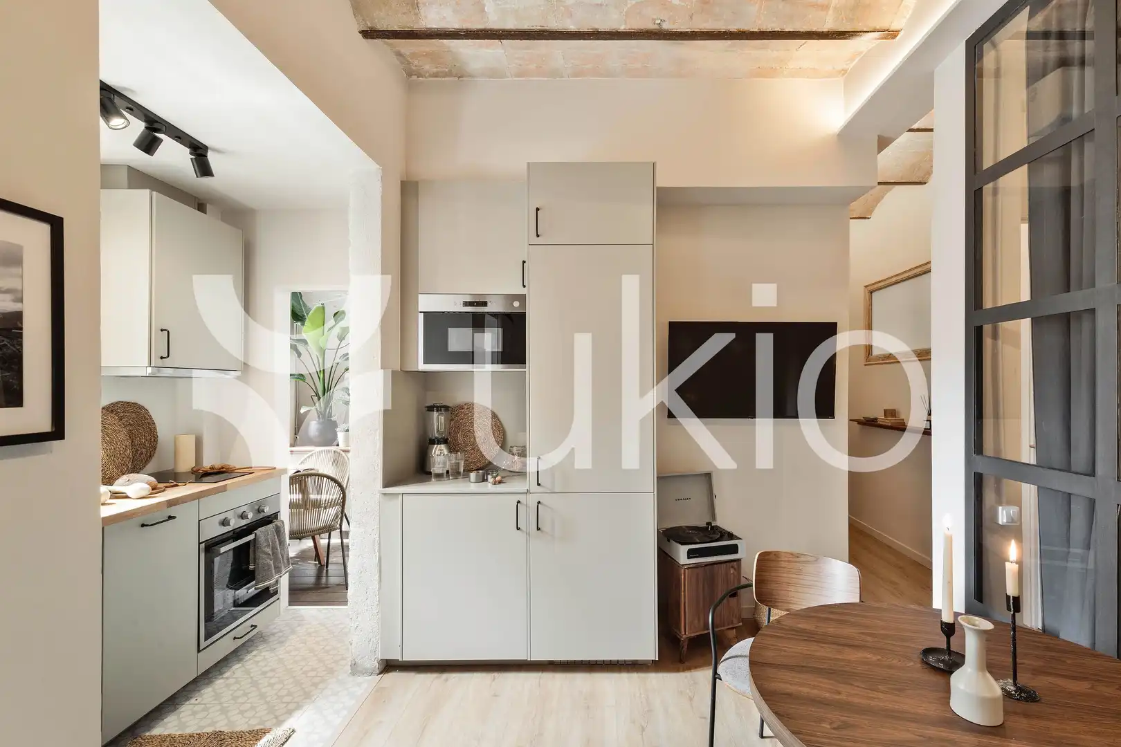 Cuina de Apartament de lloguer en Barcelona amb Aire condicionat, Calefacció i Moblat