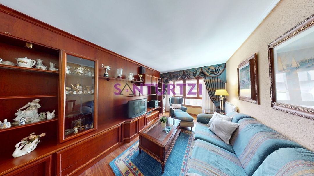 Living room of Flat for sale in Santurtzi   with Heating, Storage room and Furnished