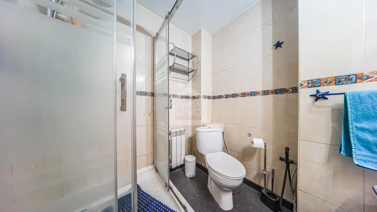 Baño de Piso en venta en Alcalá de Henares con Aire acondicionado, Calefacción y Terraza