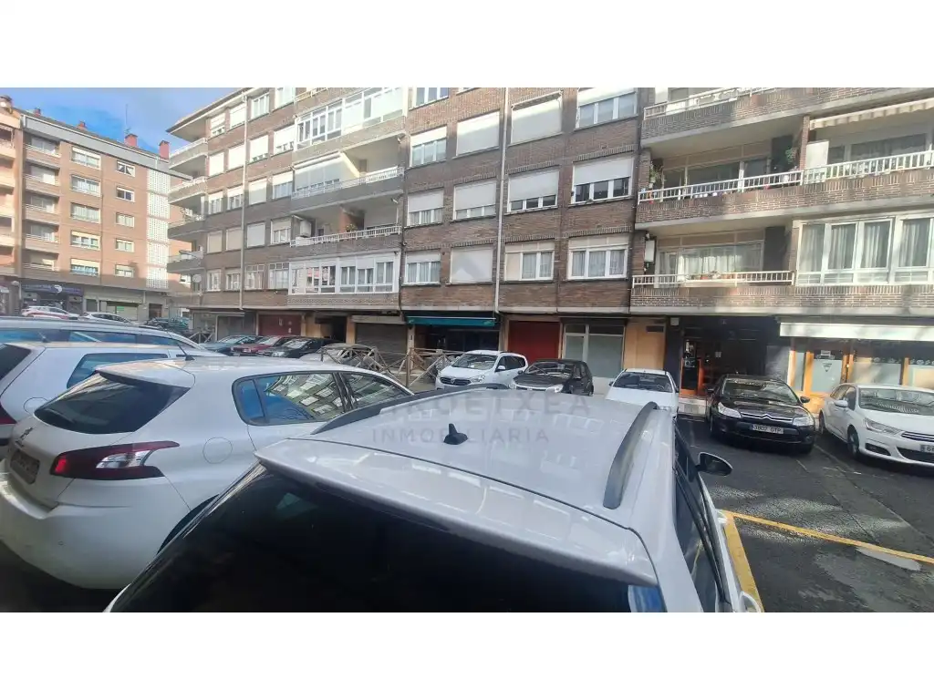 Vista exterior de Local en venta en Irun 