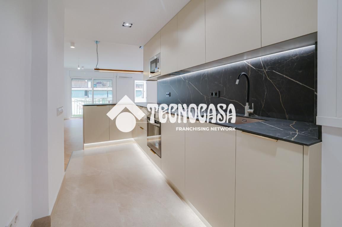 Kitchen of Flat for sale in Sant Adrià de Besòs  with Air Conditioner, Heating and Parquet flooring