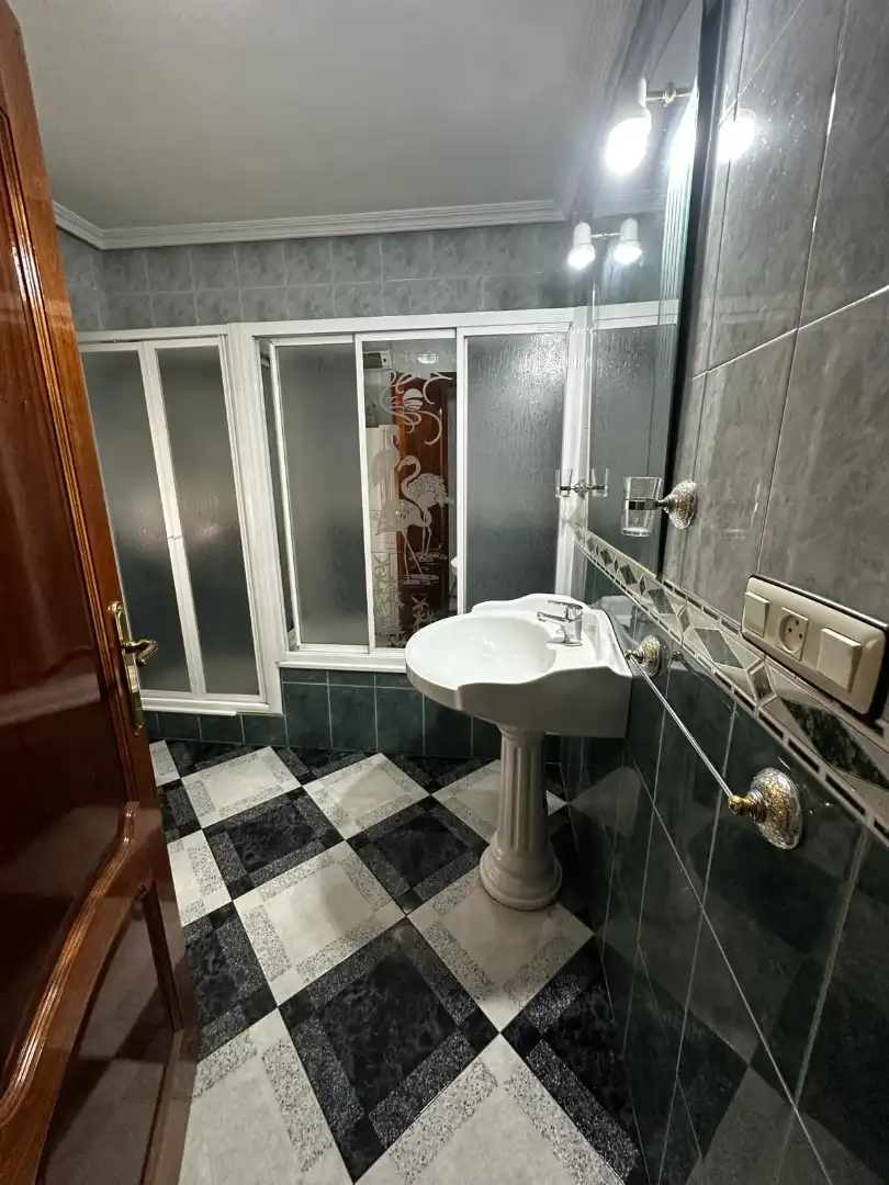 Bany de Pis en venda en Jaén amb Aire condicionat, Moblat i Balcó