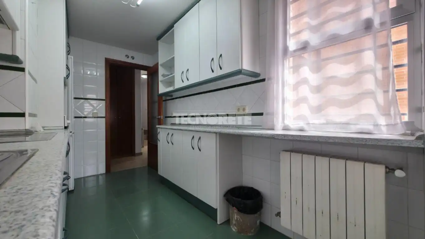 Cocina de Casa adosada en venta en Guadalajara con Jardín privado, Parquet y Terraza