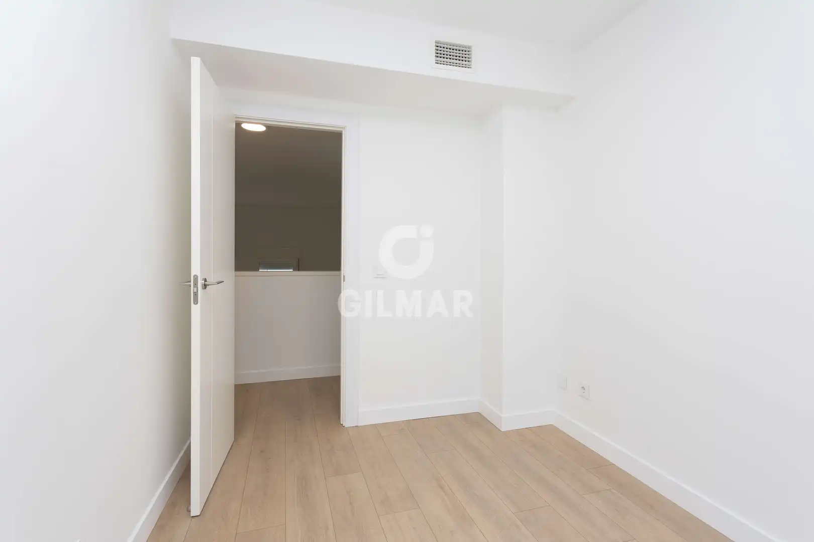 Habitación de Dúplex en venta en Madrid con Calefacción