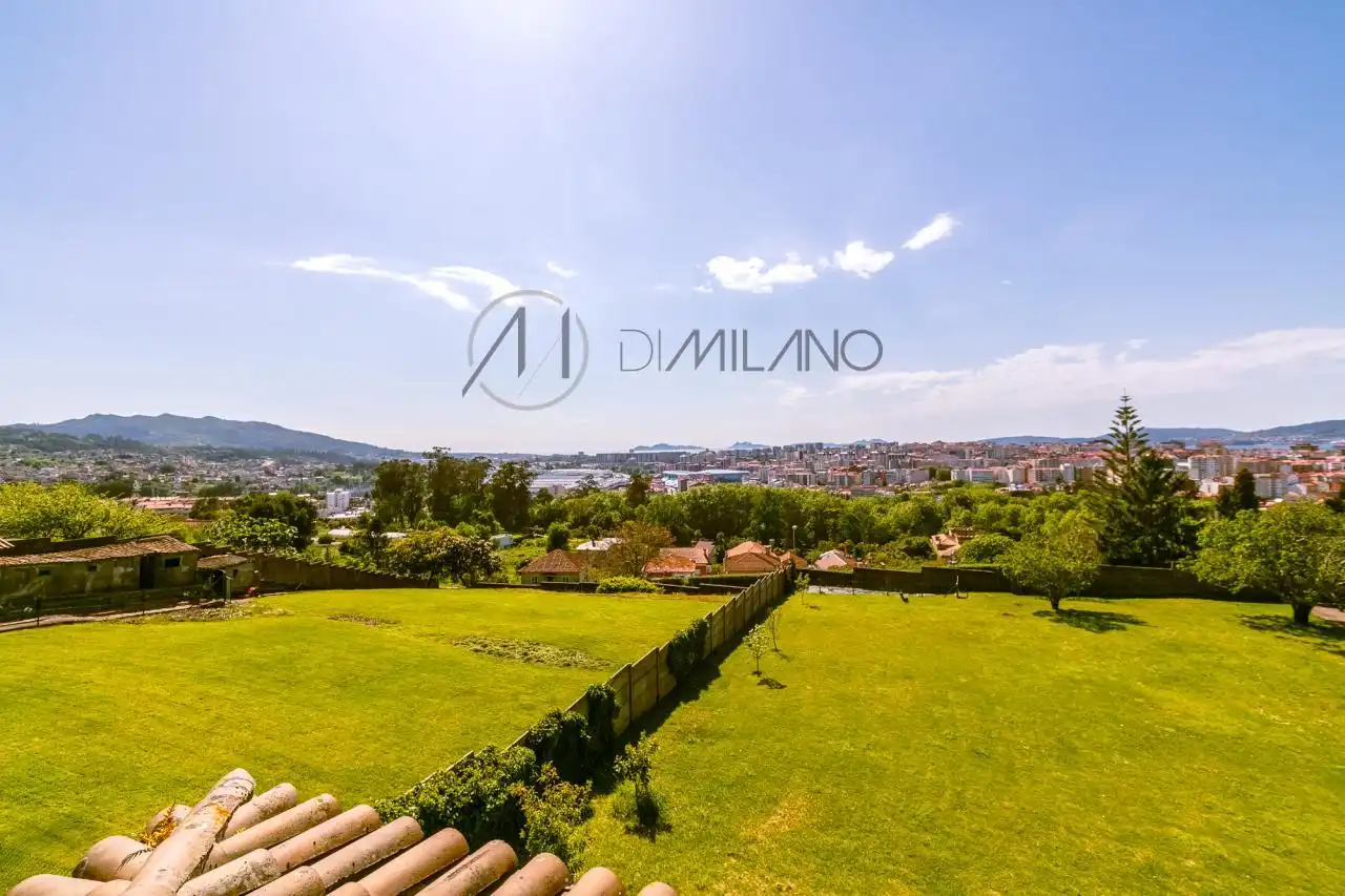 Vista exterior de Casa o chalet en venta en Vigo  con Calefacción, Jardín privado y Parquet