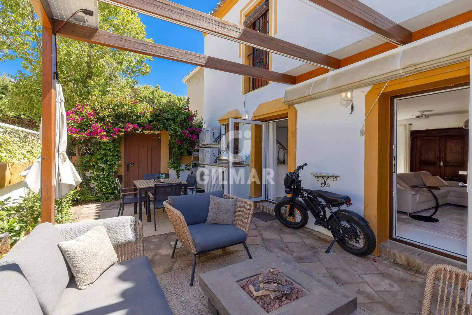 Vista exterior de Casa adosada en venta en Marbella con Calefacción, Piscina y Amueblado