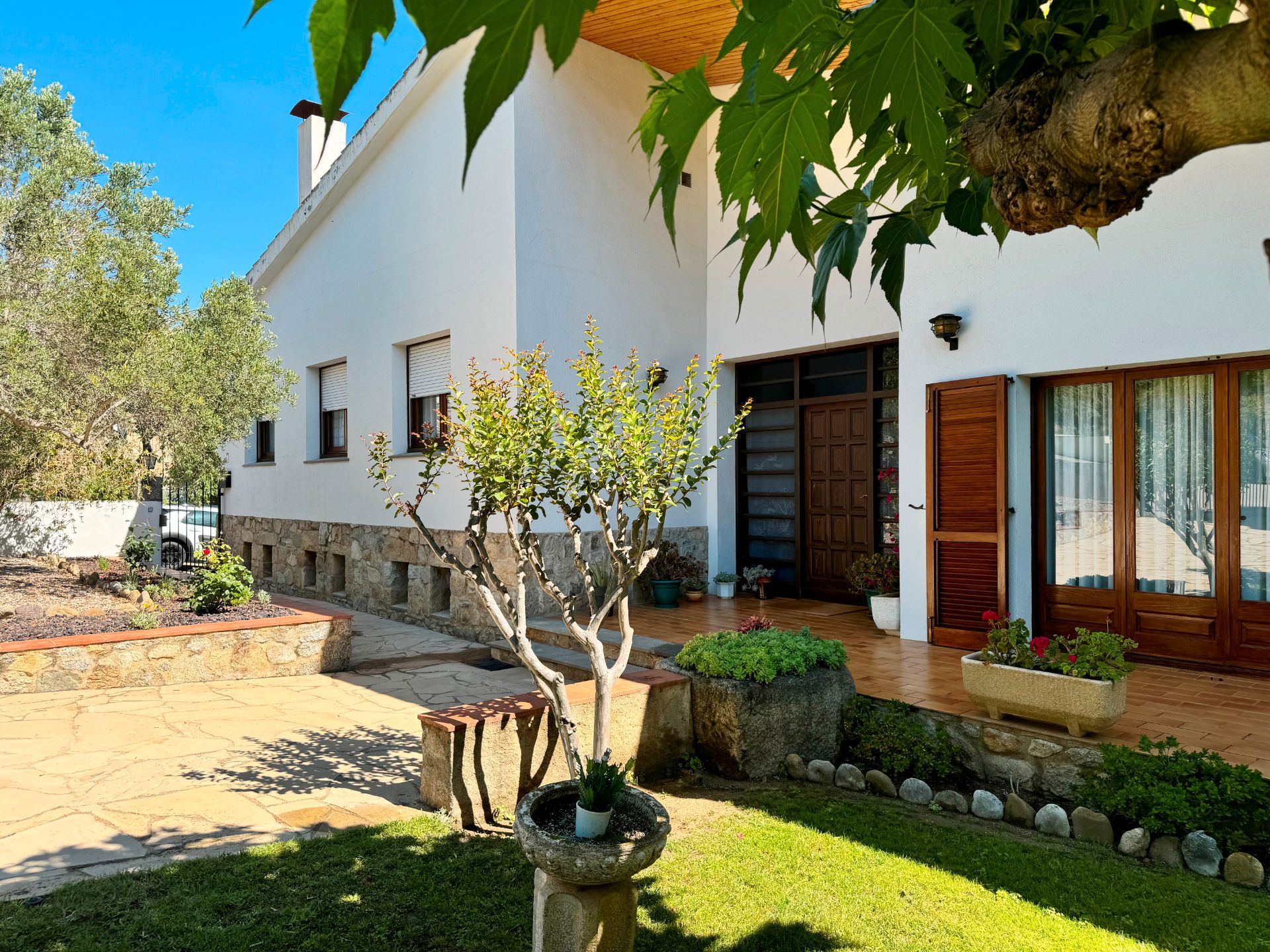 Vista exterior de Casa o xalet en venda en Agullana amb Calefacció, Jardí privat i Terrassa