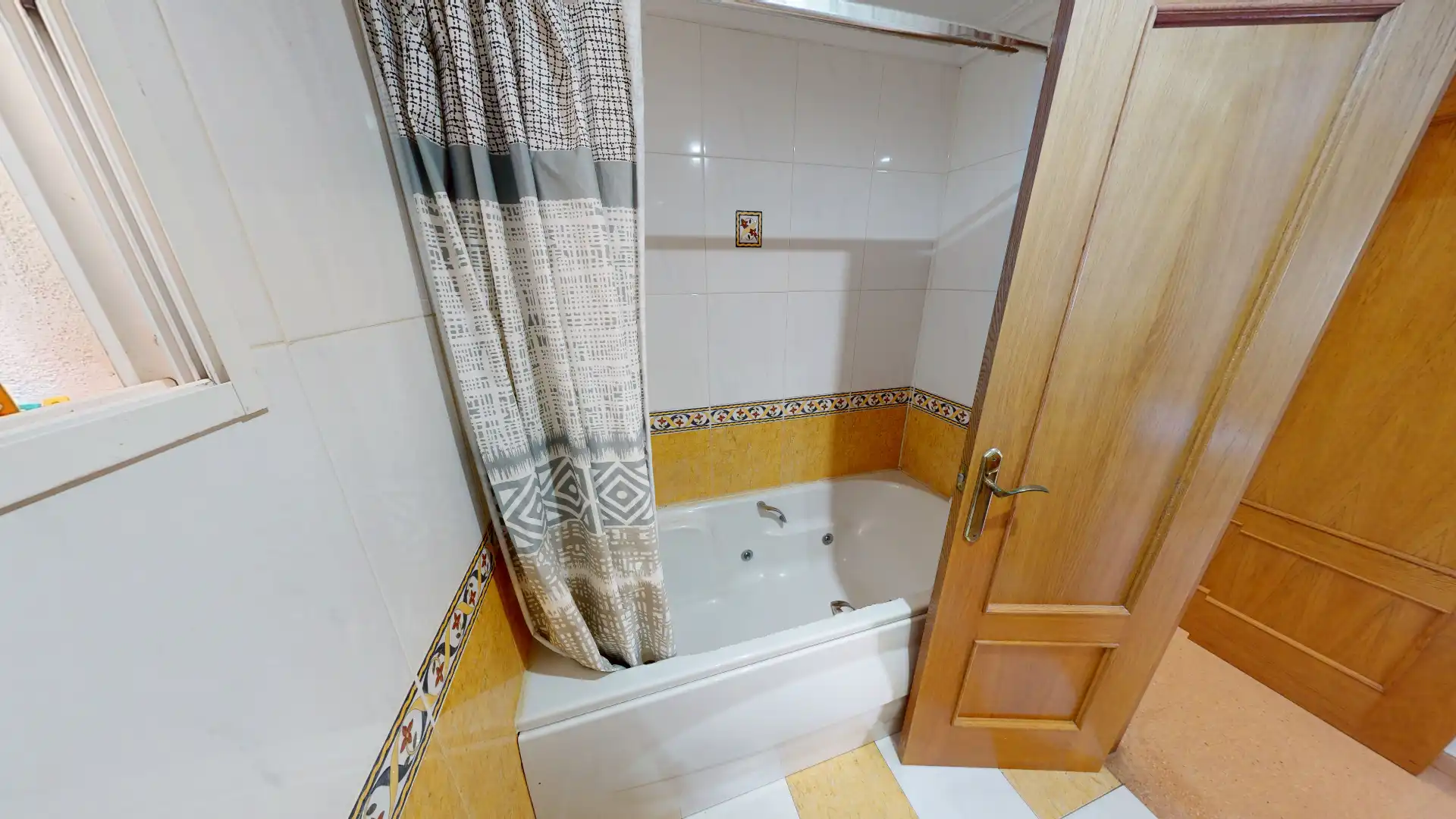 Baño de Piso en venta en Elche / Elx con Aire acondicionado, Amueblado y Horno