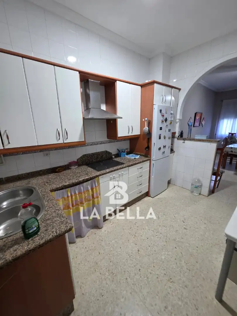 Cuina de Casa o xalet en venda en Coria del Río amb Aire condicionat, Jardí privat i Traster
