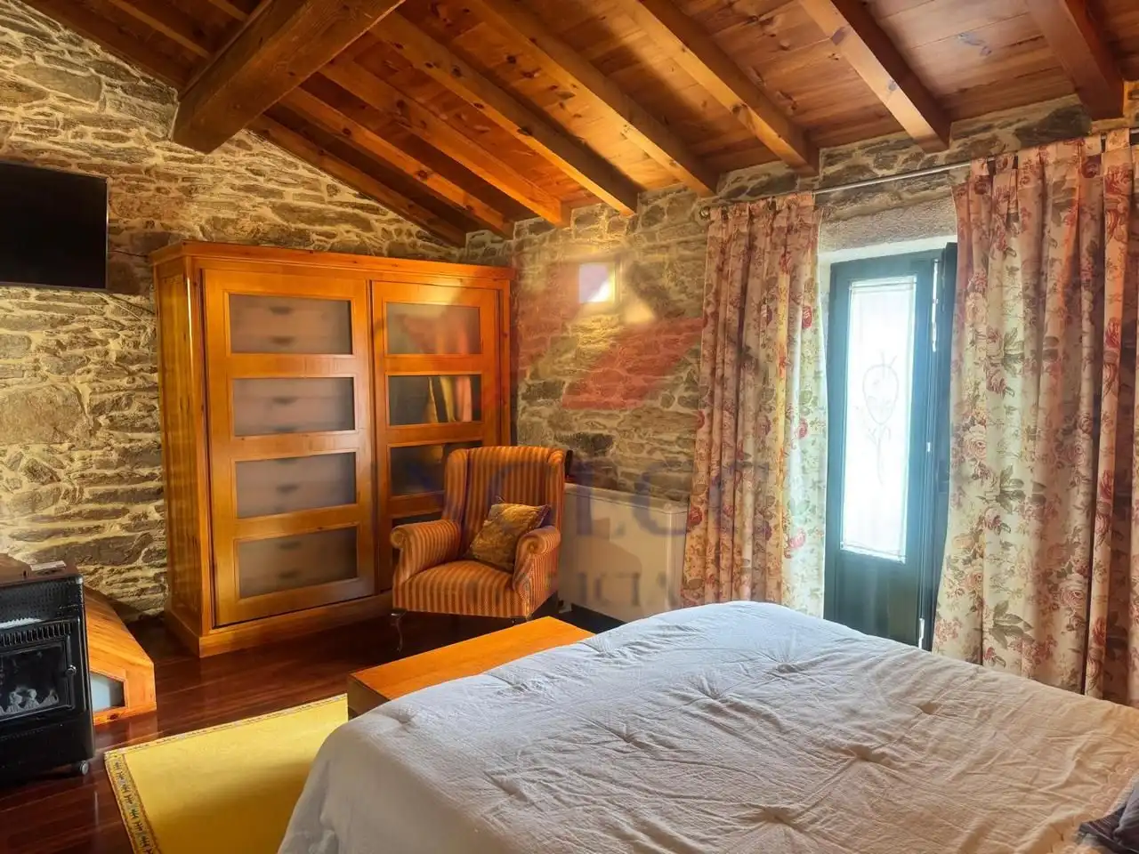 Casa rústica amb terrassa en venda a Leduzo, imagen 49