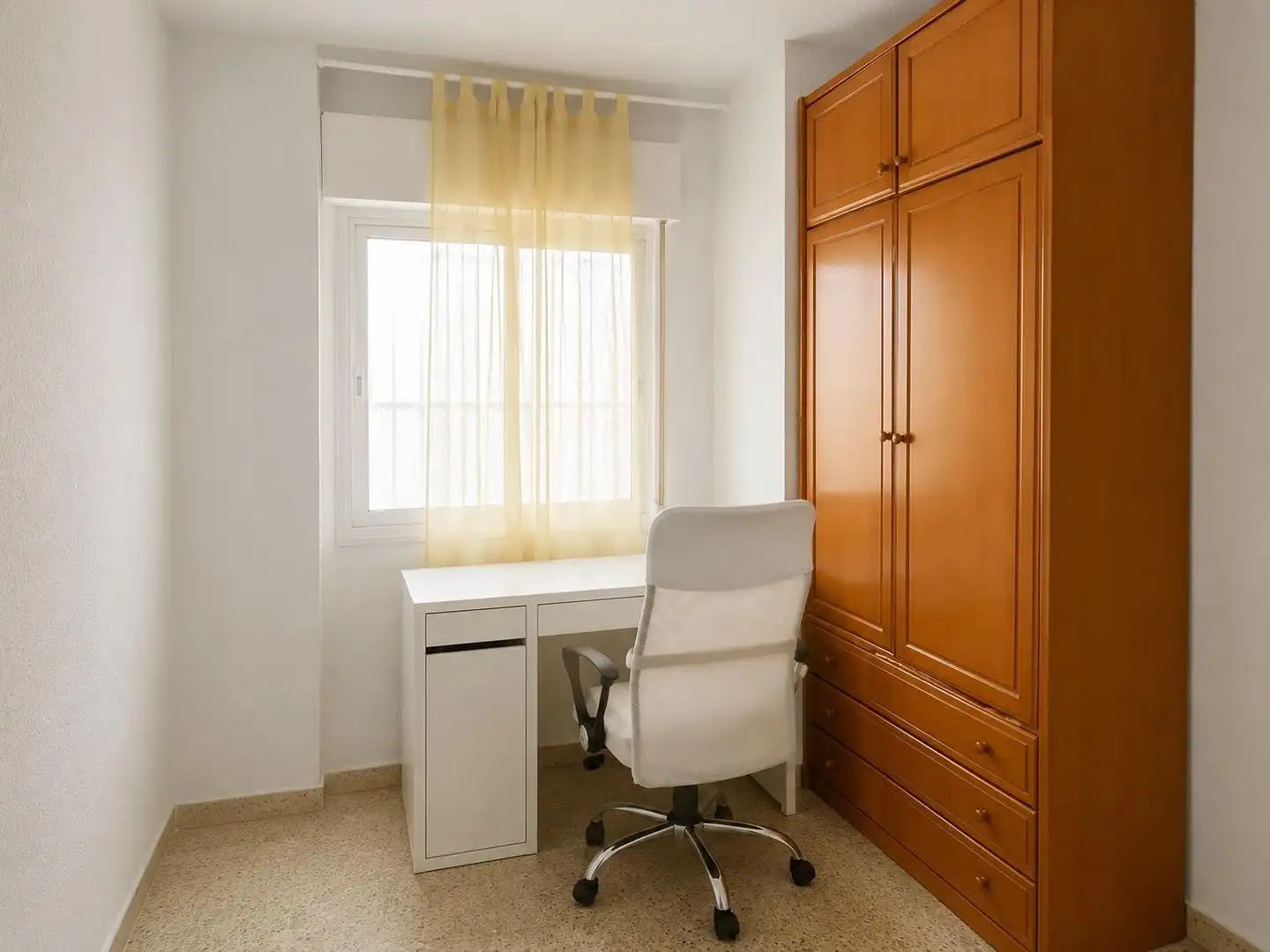 Bedroom of Flat for rent in Granada  with Furnished and Balcony