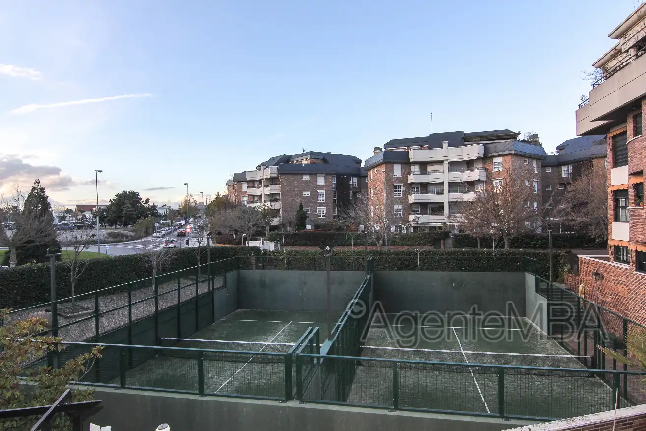 Aparcament de Pis de lloguer en Majadahonda amb Calefacció, Parquet i Terrassa