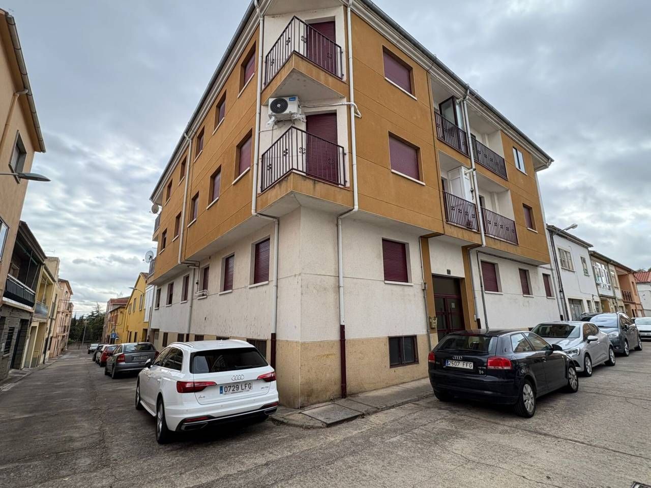 Vista exterior de Pis de lloguer en Ciudad Rodrigo amb Parquet i Moblat