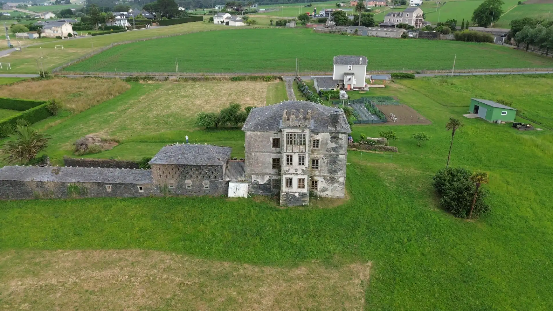 Vista exterior de Casa o xalet en venda en Coaña amb Jardí privat, Traster i Moblat