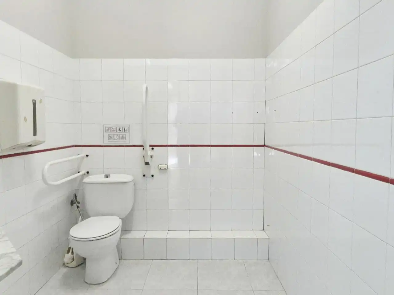 Badezimmer von Erdgeschoss zum Verkauf in Terrassa mit Klimaanlage, Heizung und Parkett