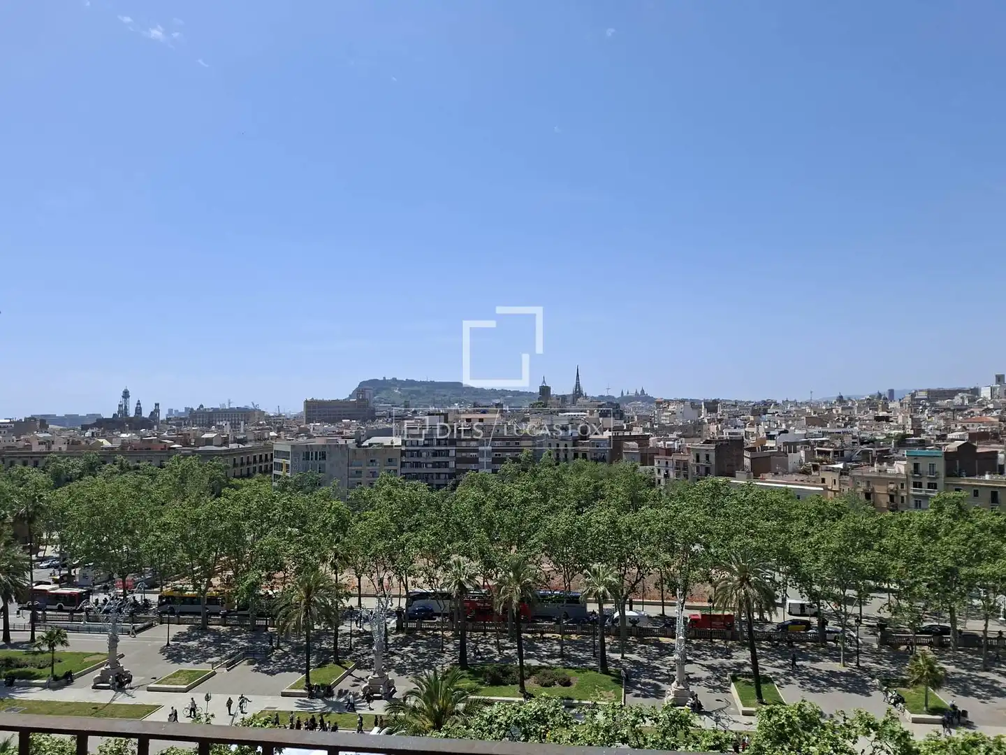 Außenansicht von Wohnung zum Verkauf in Barcelona mit Klimaanlage, Privatgarten und Terrasse