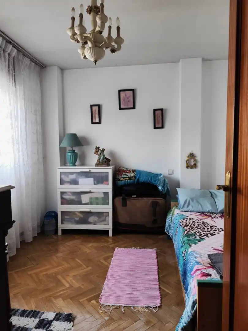 Dormitori de Casa adosada en venda en Valladolid amb Calefacció, Parquet i Piscina comunitària