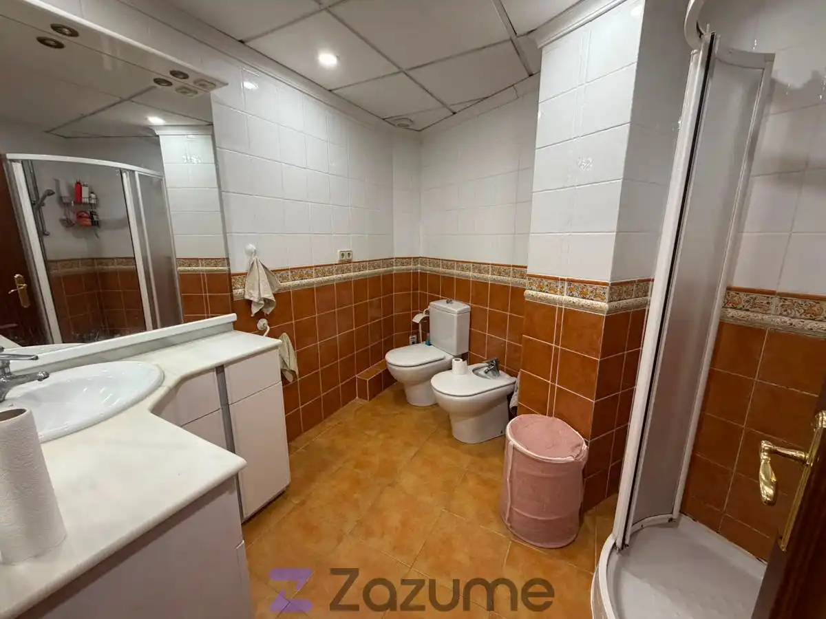 Baño de Piso de alquiler en Valencia con Parquet, Amueblado y Horno