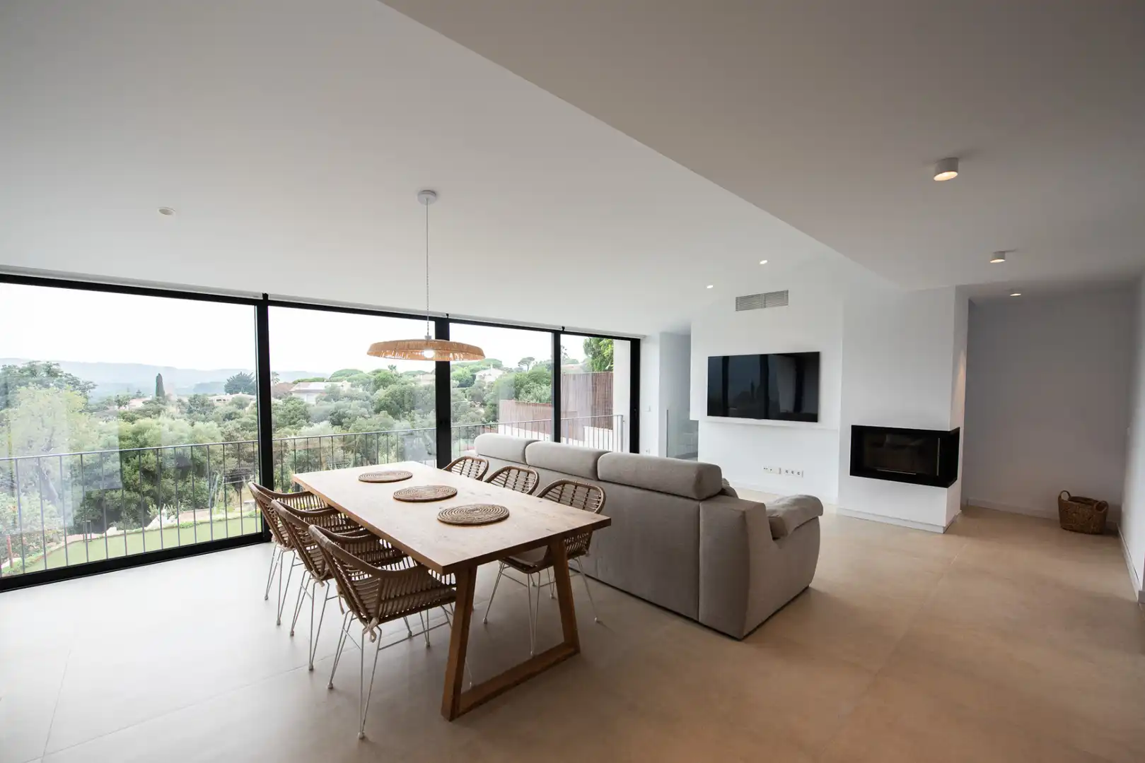 Wohnzimmer von Country house zur Miete in Santa Cristina d'Aro mit Klimaanlage, Heizung und Privatgarten