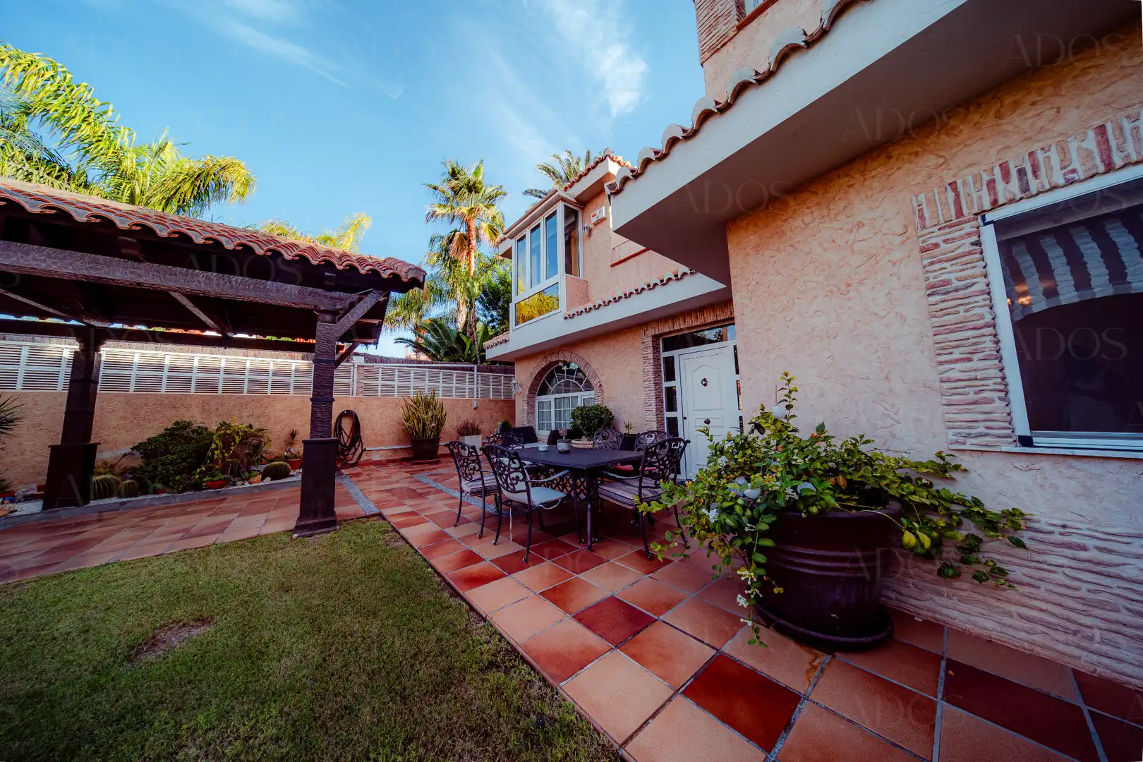 Houses for sale in Calle Fernando Casinello, Aguadulce Sur