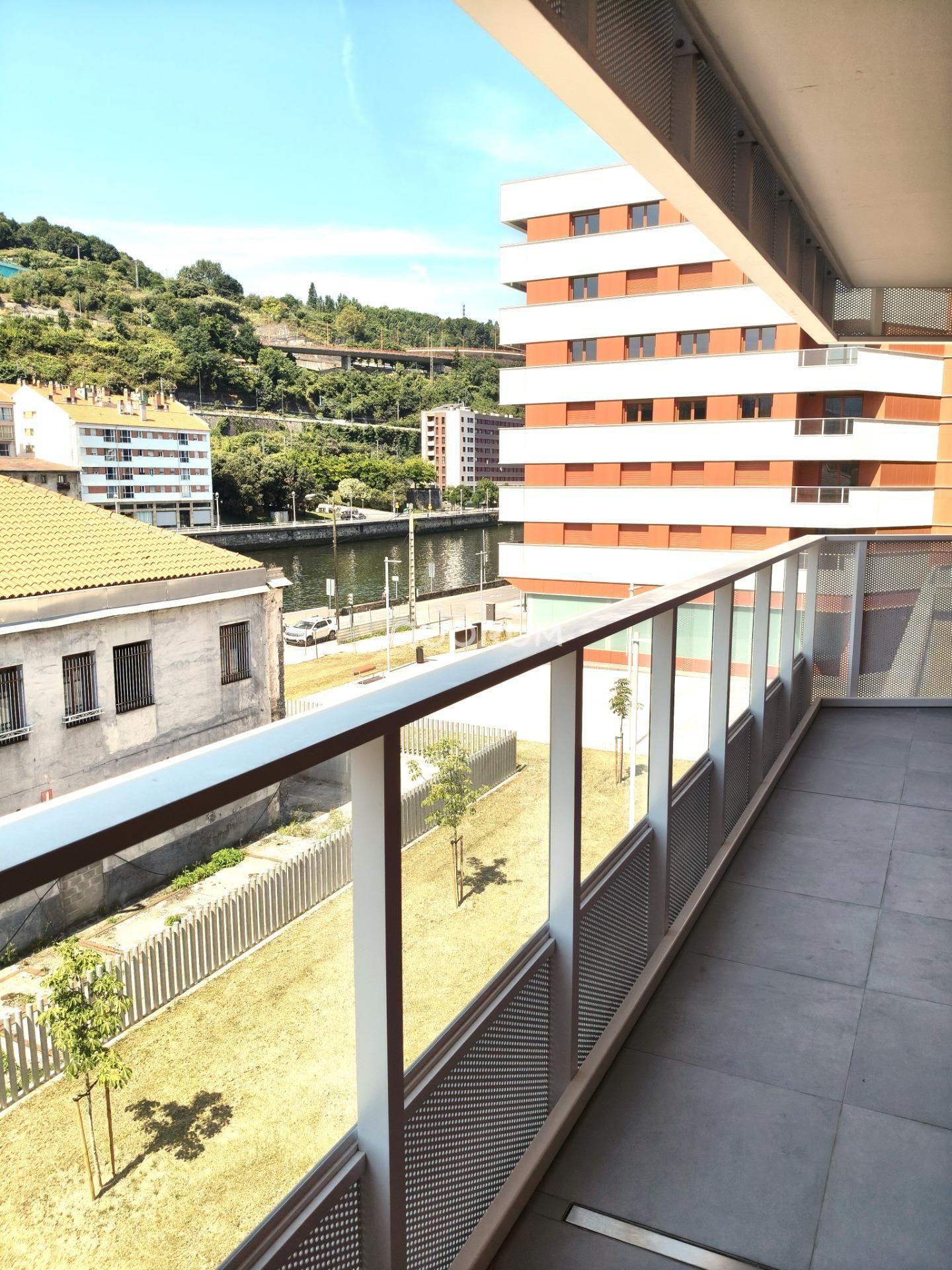 Vista exterior de Pis en venda en Bilbao  amb Calefacció, Terrassa i Traster
