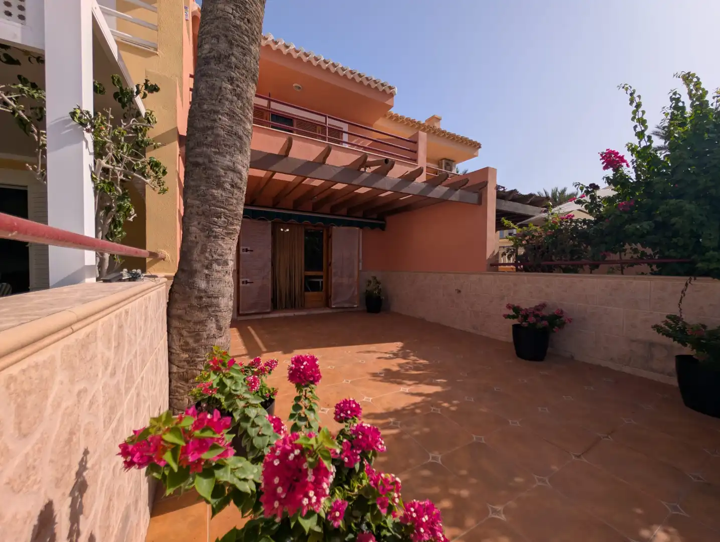 Vista exterior de Casa adosada en venta en Mazarrón con Aire acondicionado, Jardín privado y Terraza