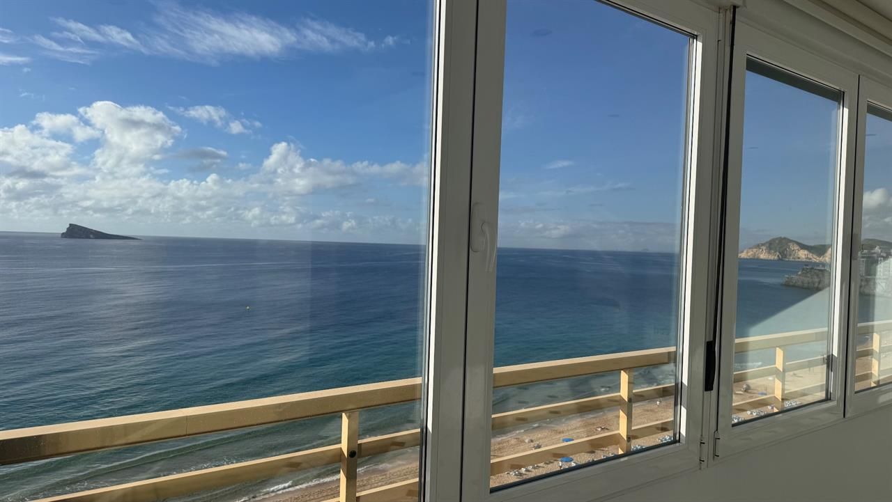 Dormitori de Pis de lloguer en Benidorm amb Aire condicionat, Calefacció i Piscina