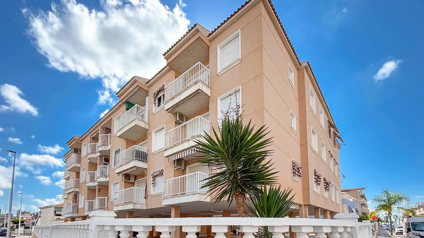 Vista exterior de Apartamento en venta en Santa Pola con Aire acondicionado, Terraza y Piscina