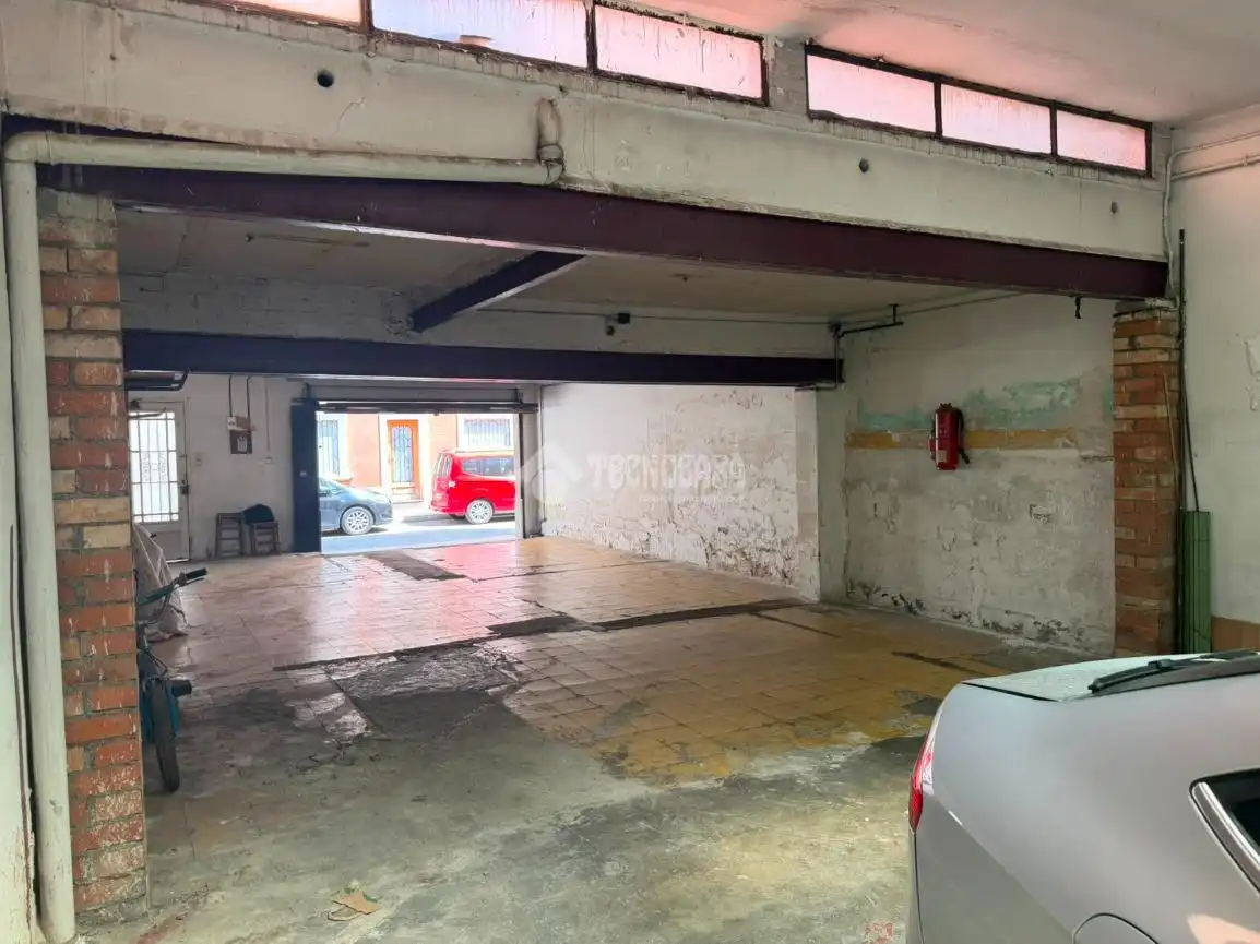 Aparcament de Casa adosada en venda en Sant Feliu de Llobregat