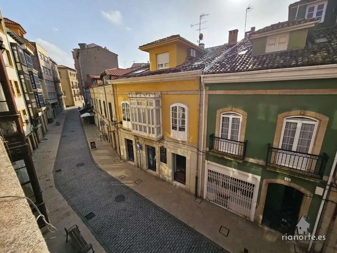 Vista exterior de Piso en venta en Avilés