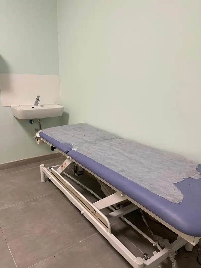 Dormitori de Oficina de lloguer en Granada amb Aire condicionat i Calefacció