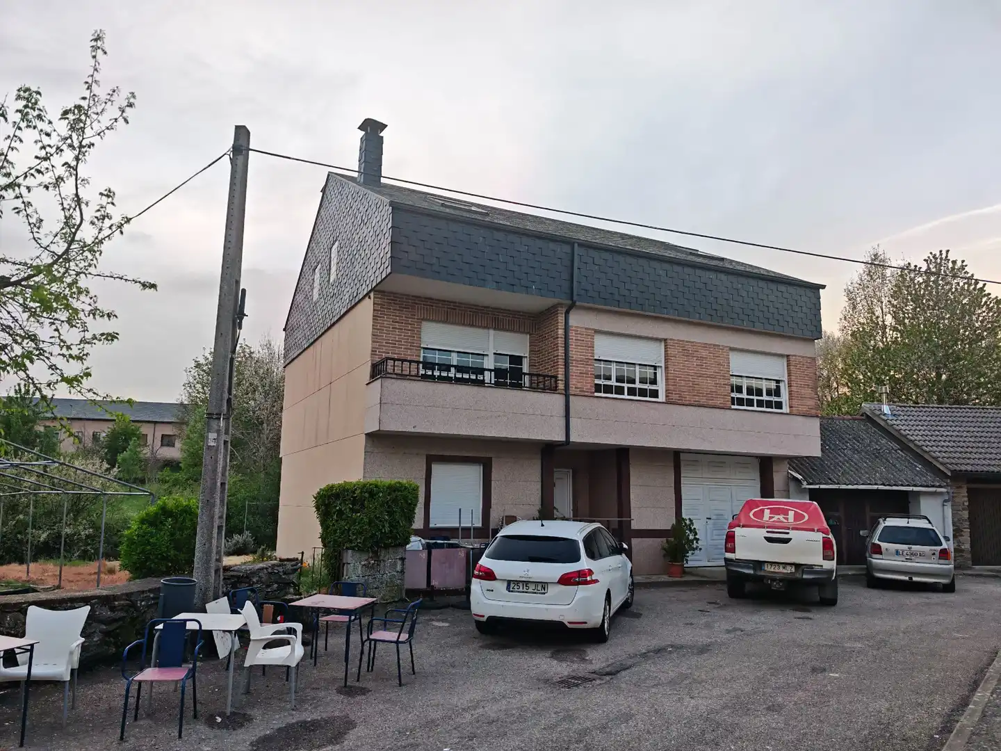 Vista exterior de Casa o chalet en venta en Villagatón con Jardín privado y Terraza