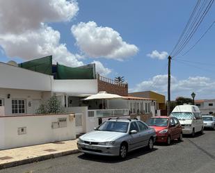 Vista exterior de Casa adosada en venda en Antigua amb Aire condicionat i Terrassa