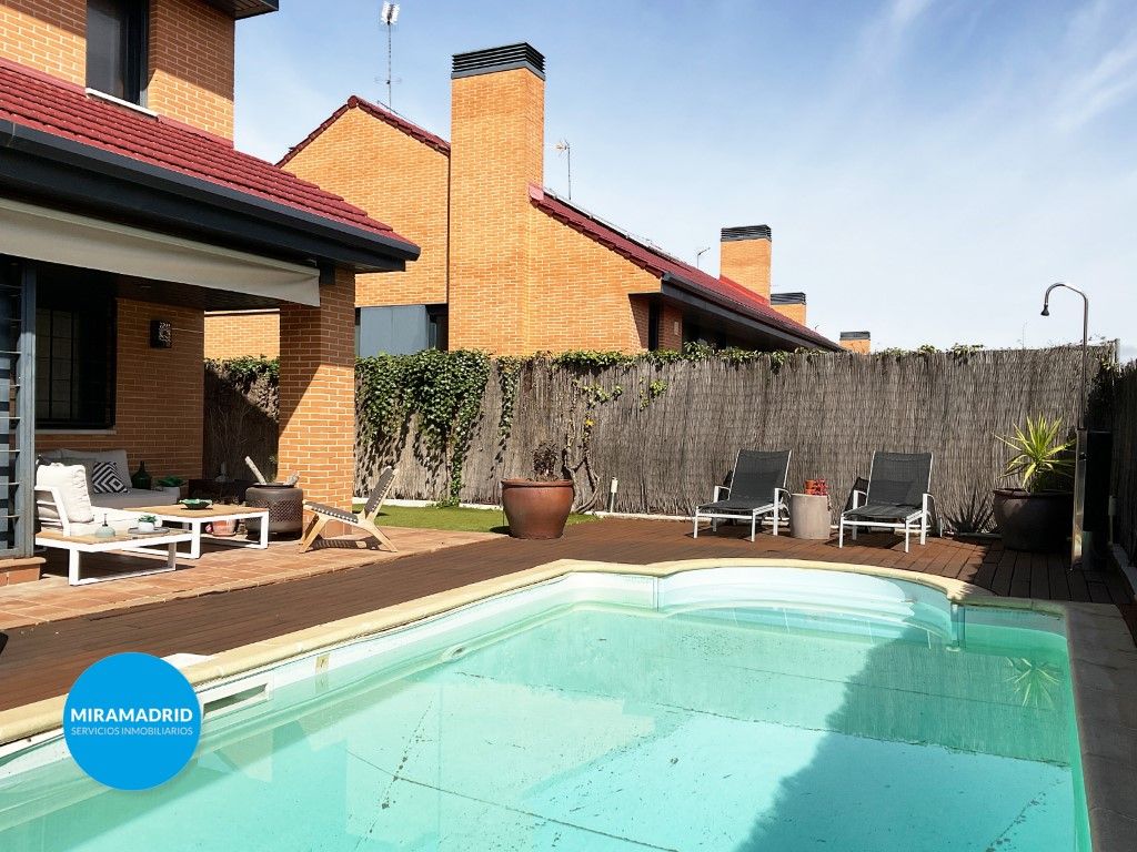 Swimming pool of House or chalet for sale in Paracuellos de Jarama  with Air Conditioner and Swimming Pool