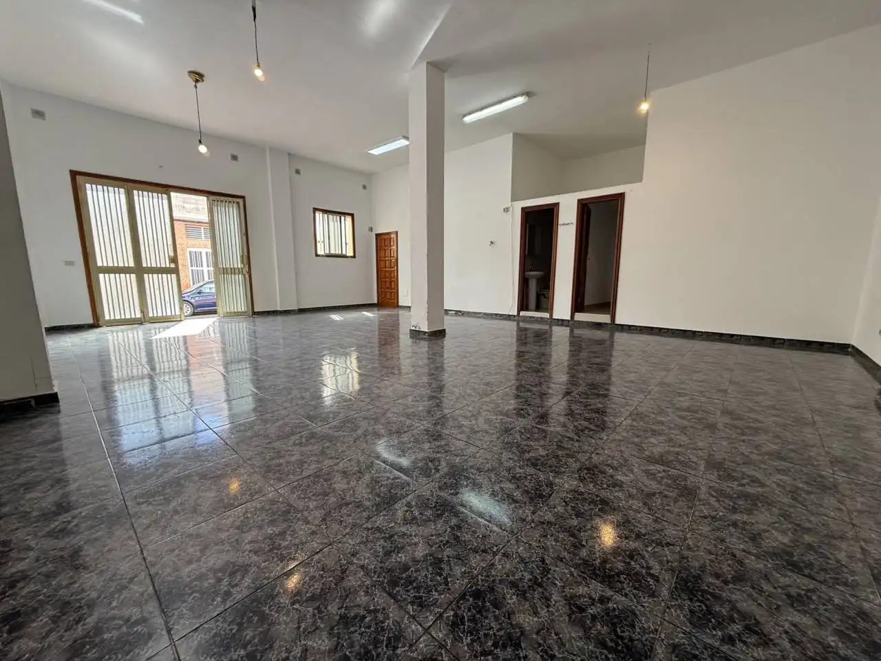 Local comercial de lloguer a Santa Ana