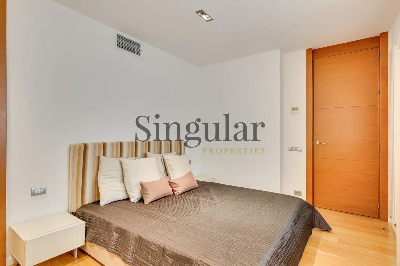 Bedroom of Attic for sale in Barcelona  with Heating, Parquet flooring and Terrace