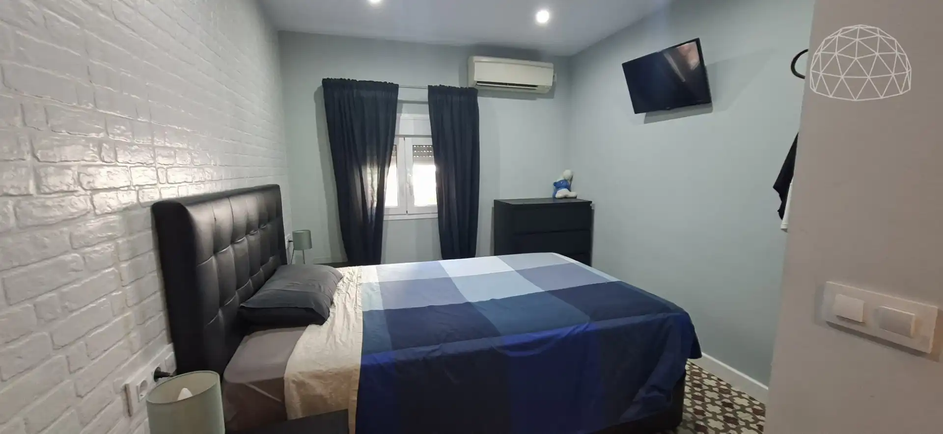 Bedroom of Flat for sale in Sevilla  with Air Conditioner
