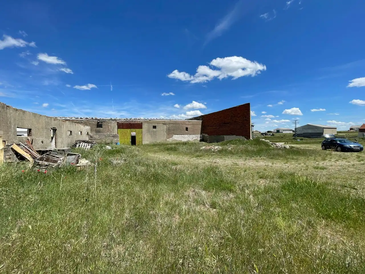 Vista exterior de Nave industrial en venta en Espinosa de Cerrato
