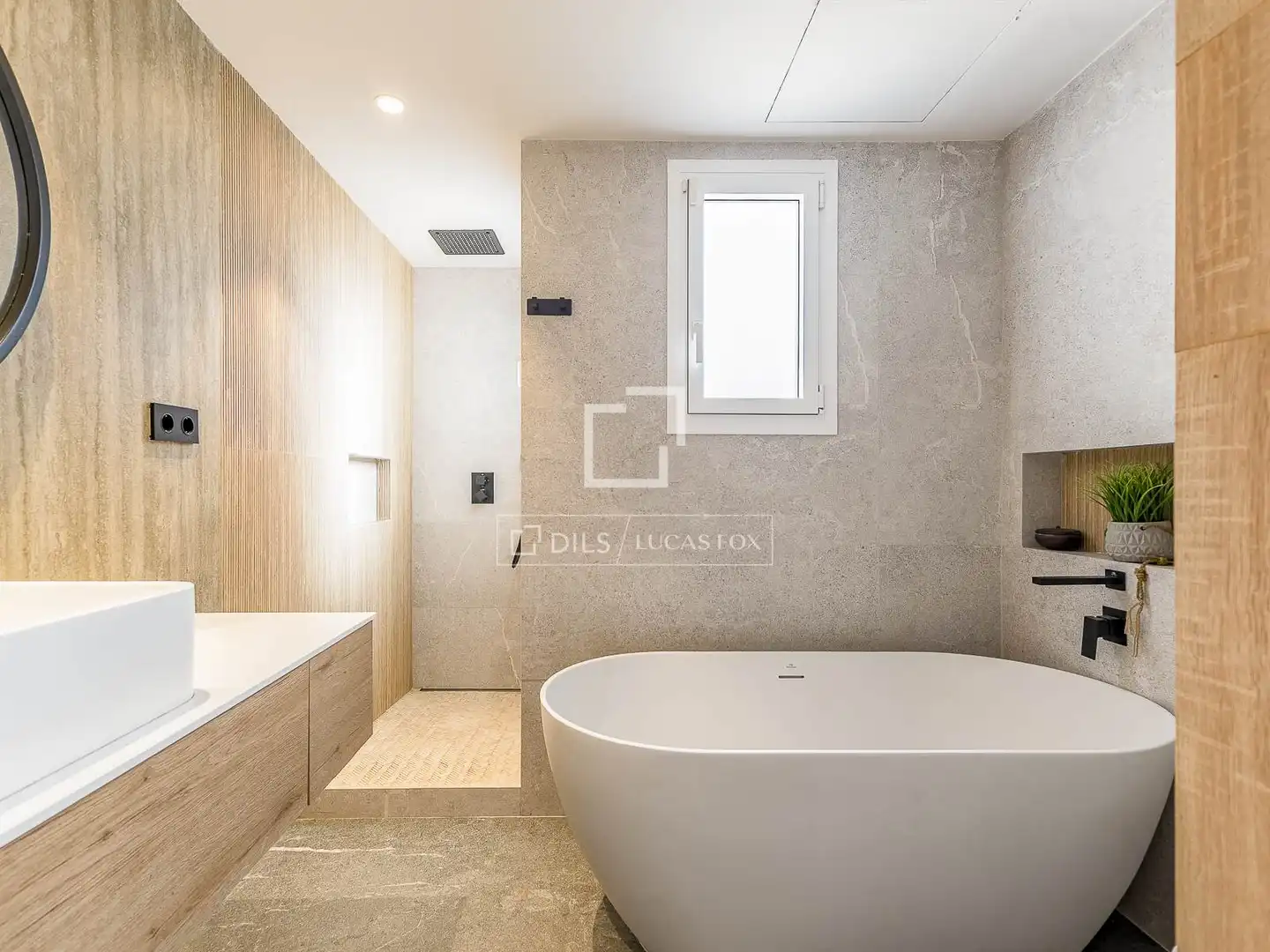 Baño de Ático en venta en Barcelona con Aire acondicionado, Terraza y Amueblado
