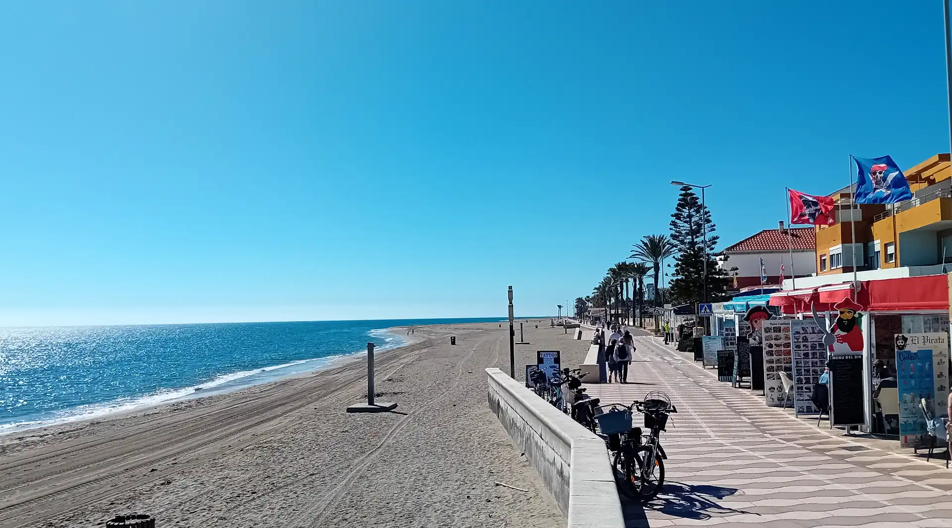 Vista exterior de Apartamento en venta en Roquetas de Mar con Terraza, Amueblado y Horno
